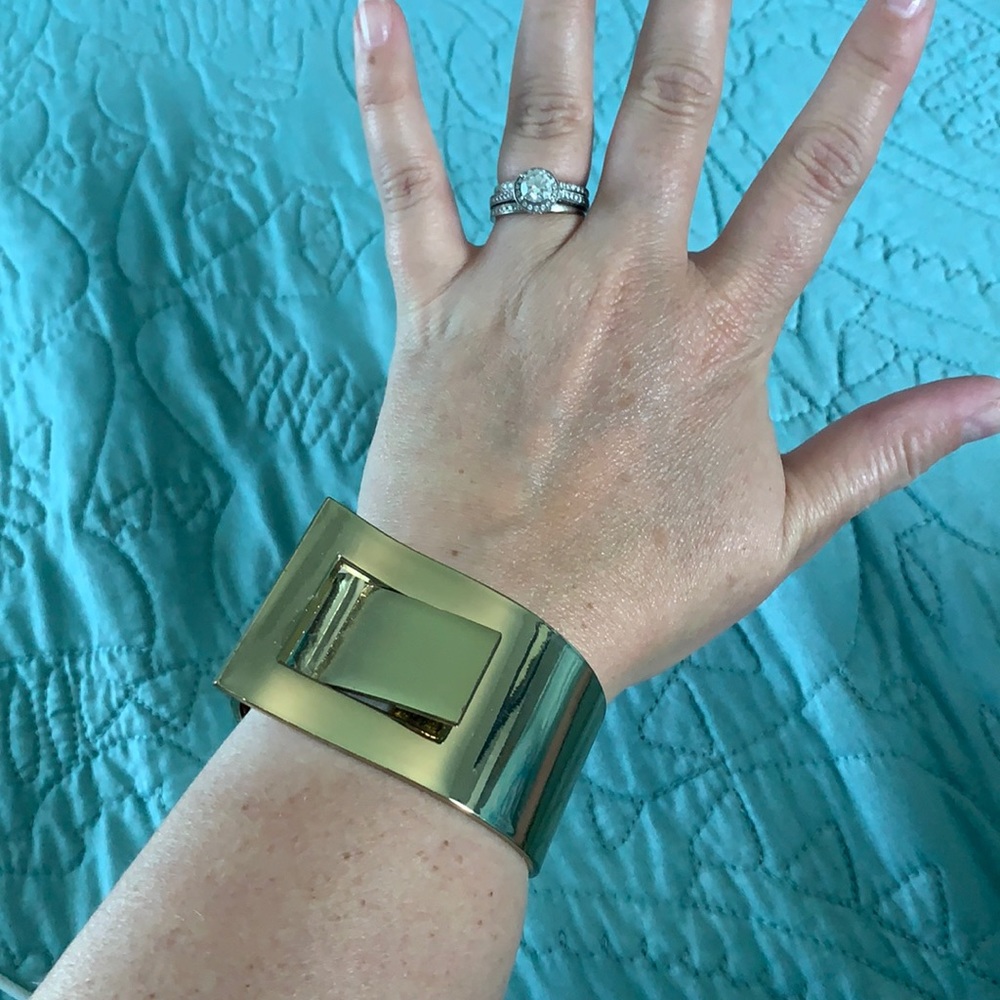 Super fun gold tone bracelet!